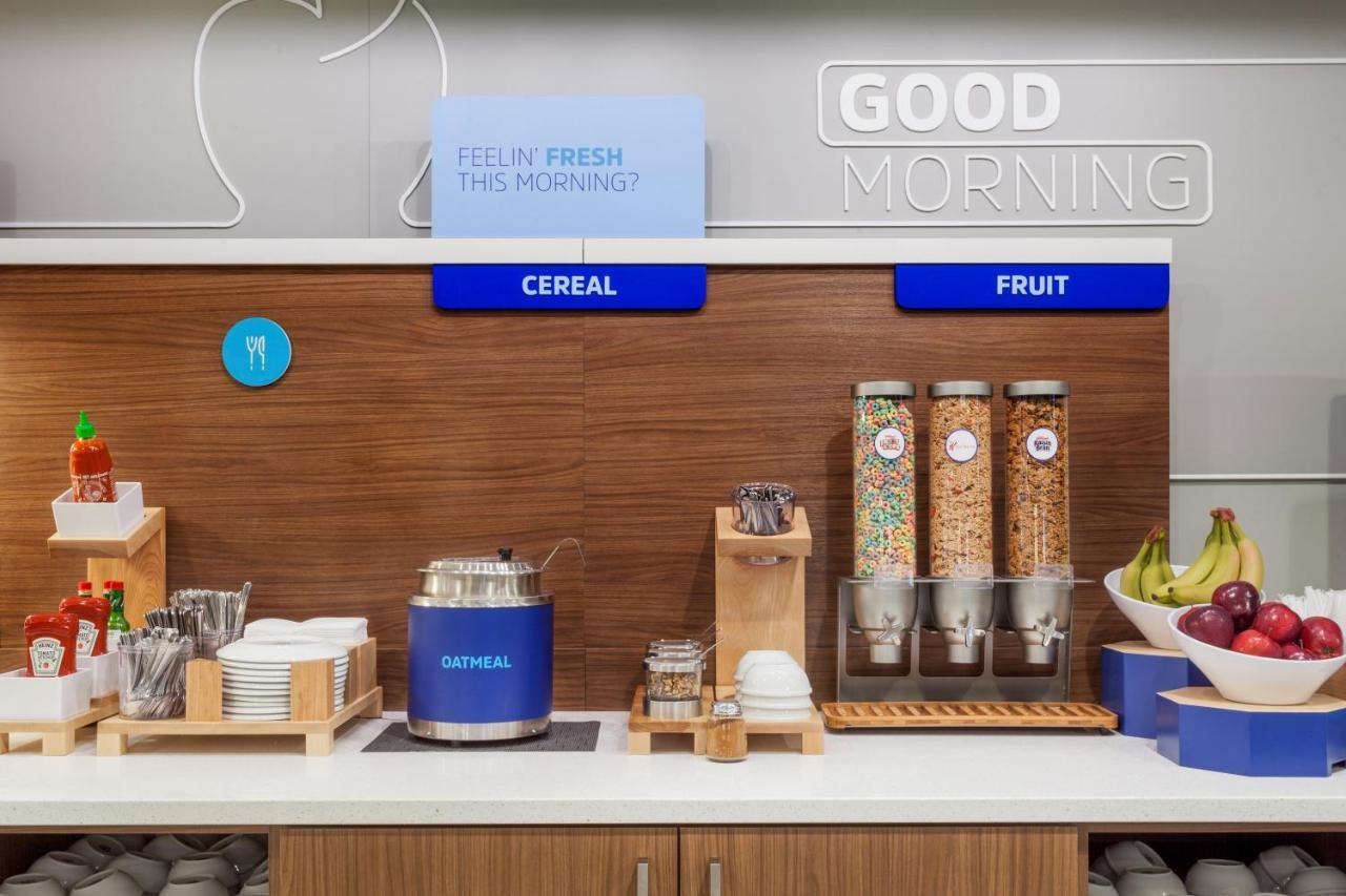 Holiday Inn Express & Suites - Elkhorn - Lake Geneva Area By Ihg Luaran gambar