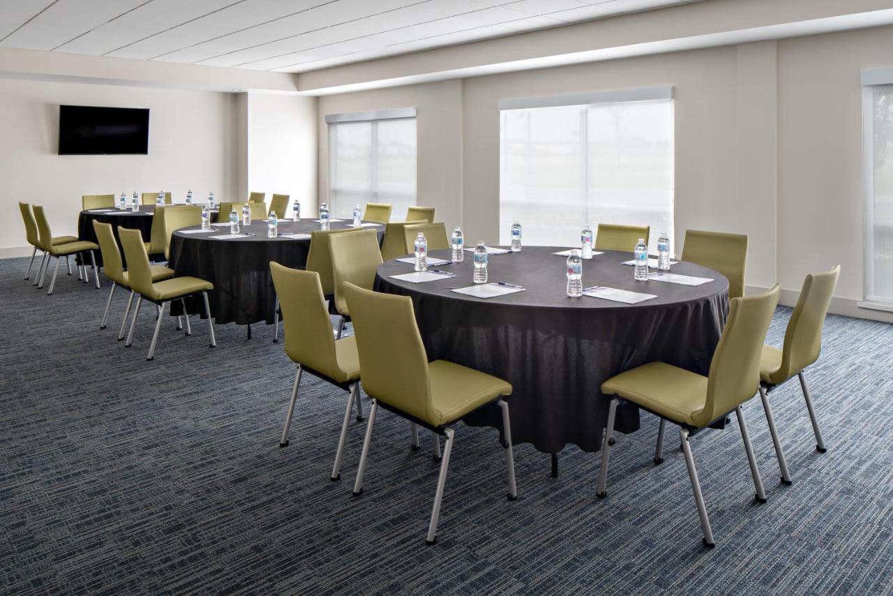 Holiday Inn Express & Suites - Elkhorn - Lake Geneva Area By Ihg Luaran gambar