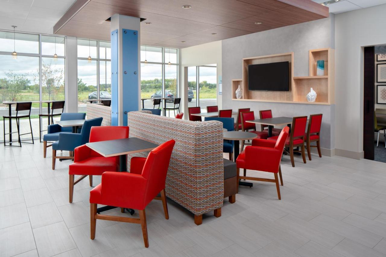 Holiday Inn Express & Suites - Elkhorn - Lake Geneva Area By Ihg Luaran gambar