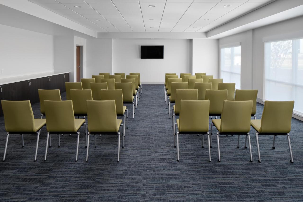 Holiday Inn Express & Suites - Elkhorn - Lake Geneva Area By Ihg Luaran gambar