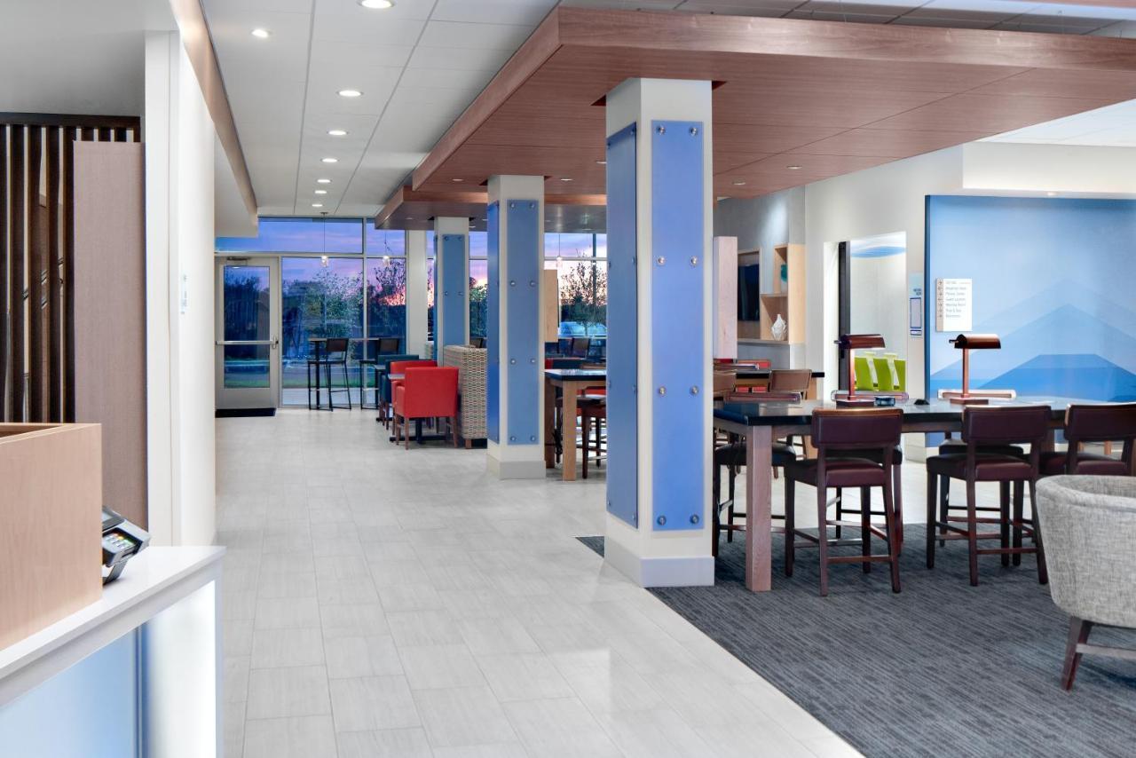Holiday Inn Express & Suites - Elkhorn - Lake Geneva Area By Ihg Luaran gambar